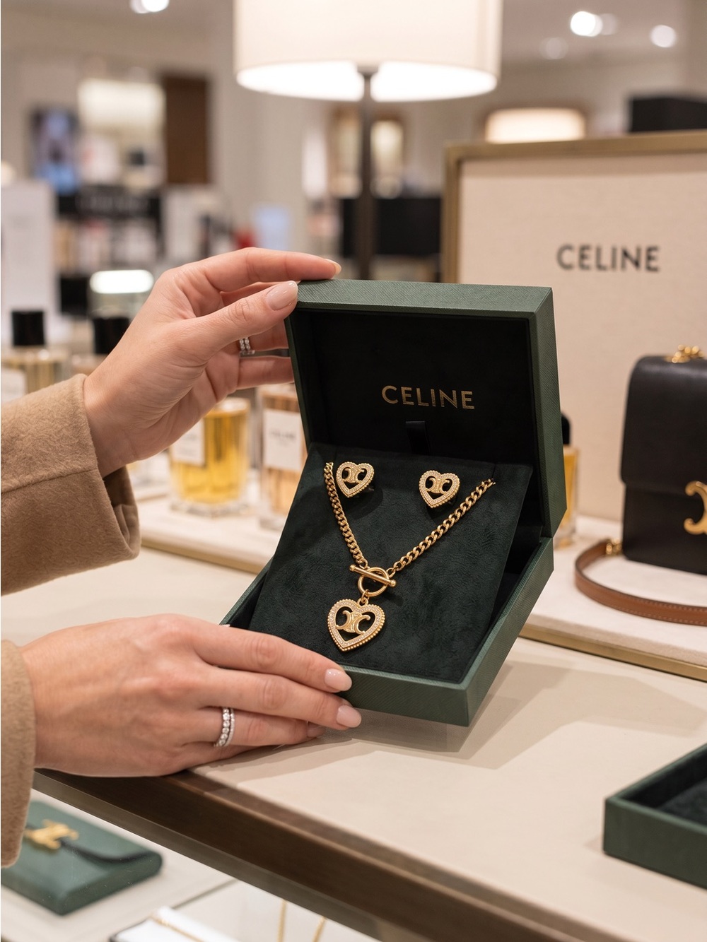 CELINE/Fashion Jewelry Gold Heart Pendant Necklace set. GENERIC